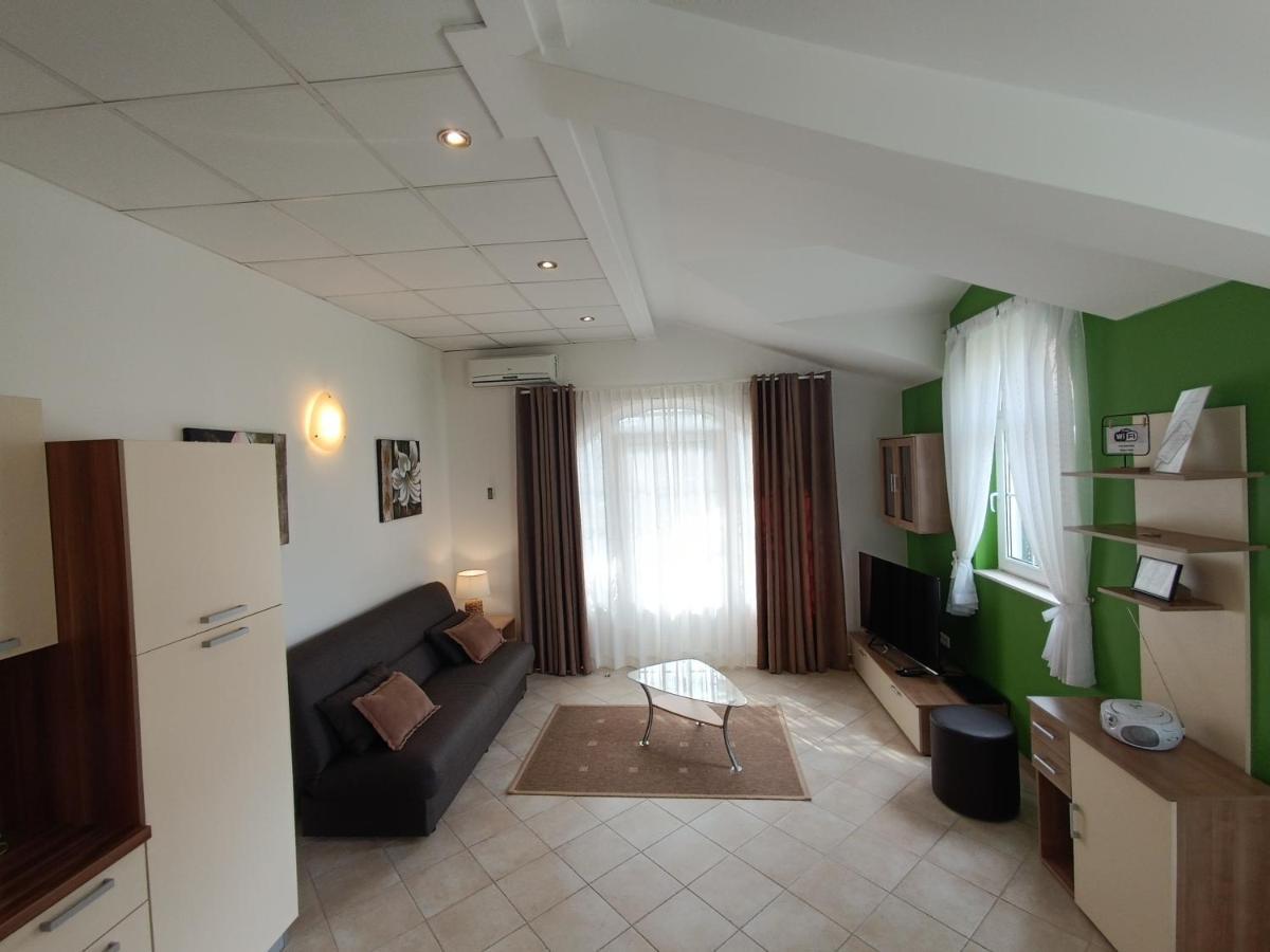 Lupus Apartment *